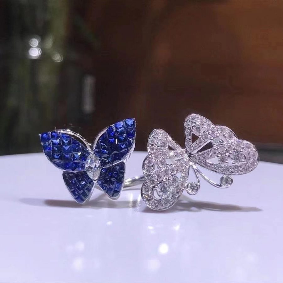 Van Cleef & Arpels Flying Butterfly Between the Finger Ring, White gold, Mystery Set sapphires VCARF27200