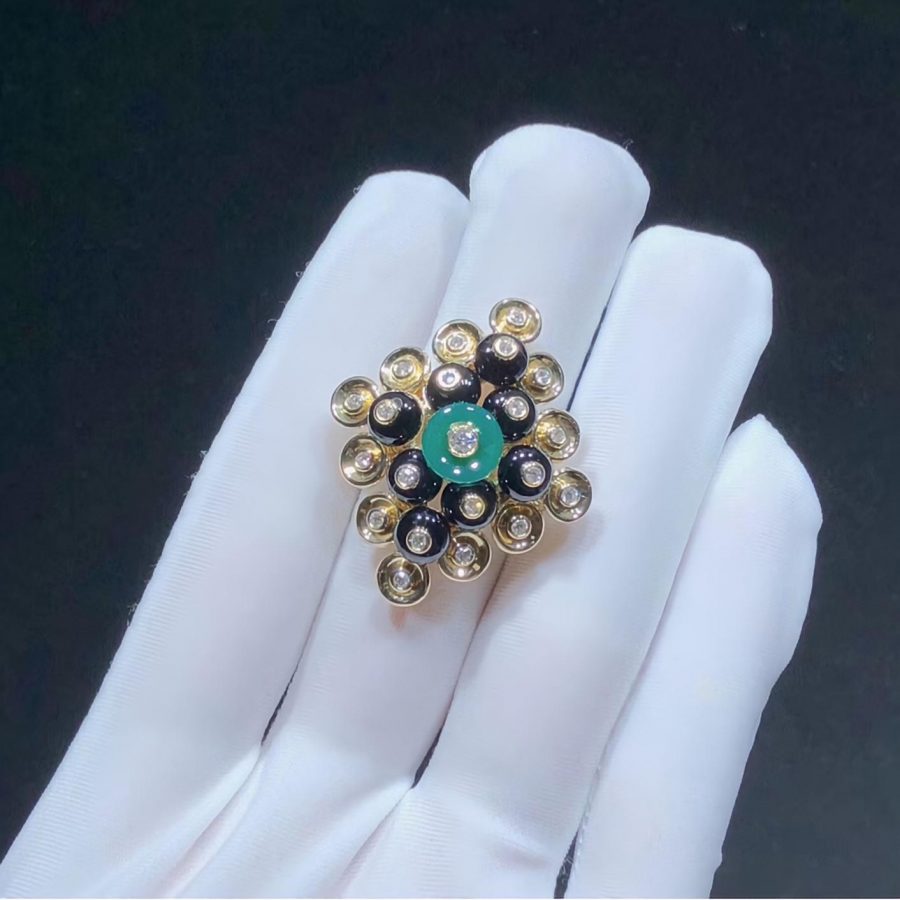 Van Cleef & Arpels Bouton d'or ring Yellow gold, Chrysoprase, Diamond, Onyx VCARO9MW00