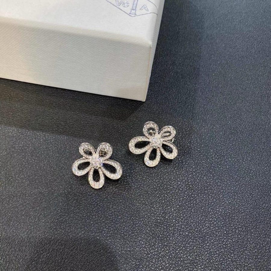 Van Cleef & Arpels Flowerlace earrings White gold, Diamond VCARP05100