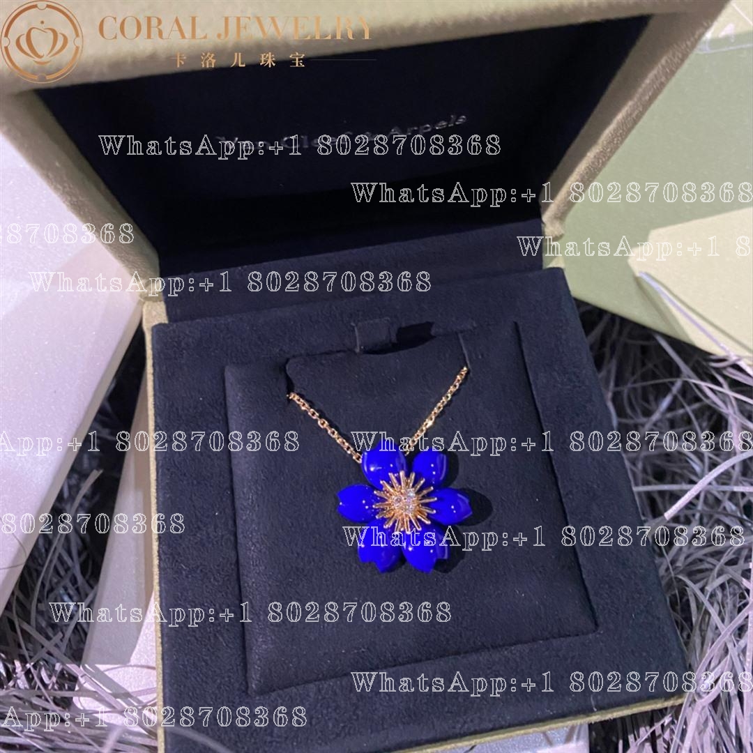 Van Cleef & Arpels Rose de Noël pendant, mini model Yellow gold, Diamond, Lapis Lazuli VCARP7T200