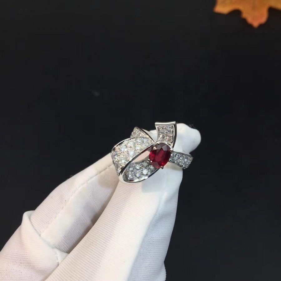 Van Cleef & Arpels Unique Solitaires Boucle solitaire, 3.02 ct Platinum VCARP0DJ00