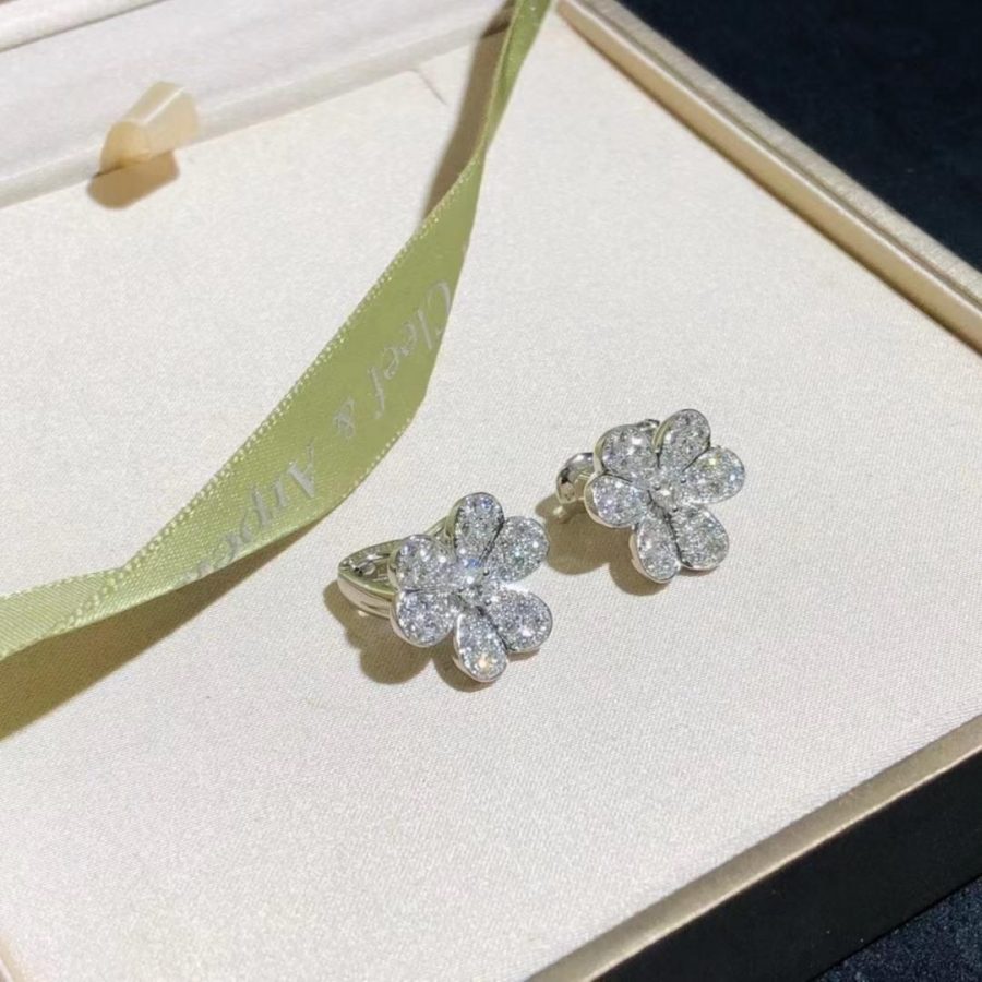 Van Cleef & Arpels Frivole earrings, small model White gold, Diamond VCARB65800