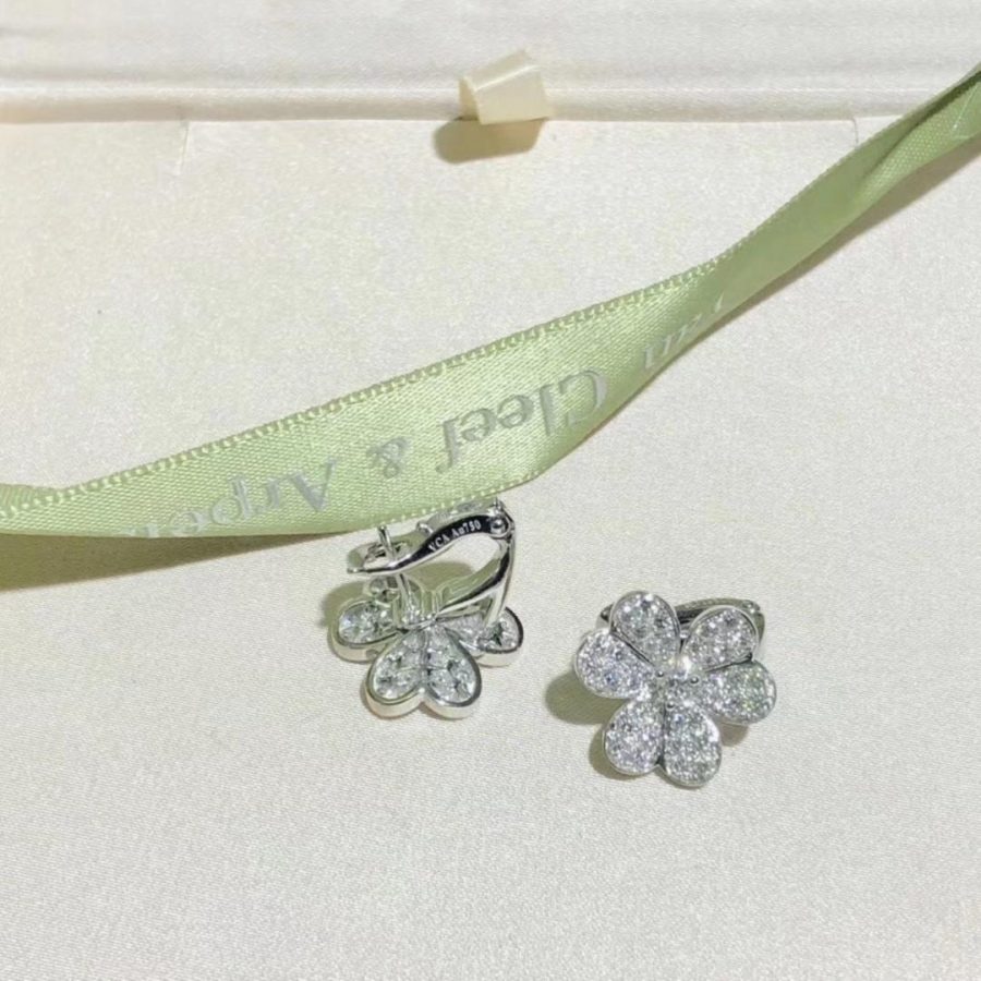 Van Cleef & Arpels Frivole earrings, small model White gold, Diamond VCARB65800