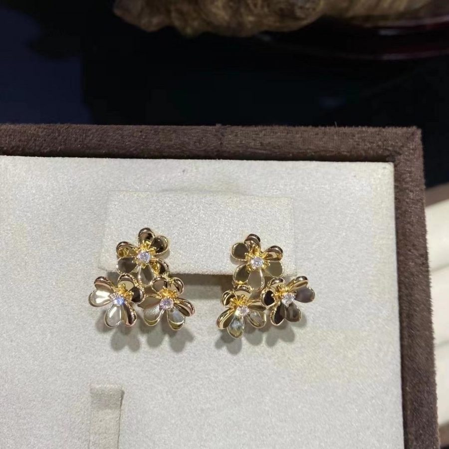 van-cleef-arpels-frivole-earrings-3-flowers-mini-model-yellow-gold-diamond-vcarp2dv00