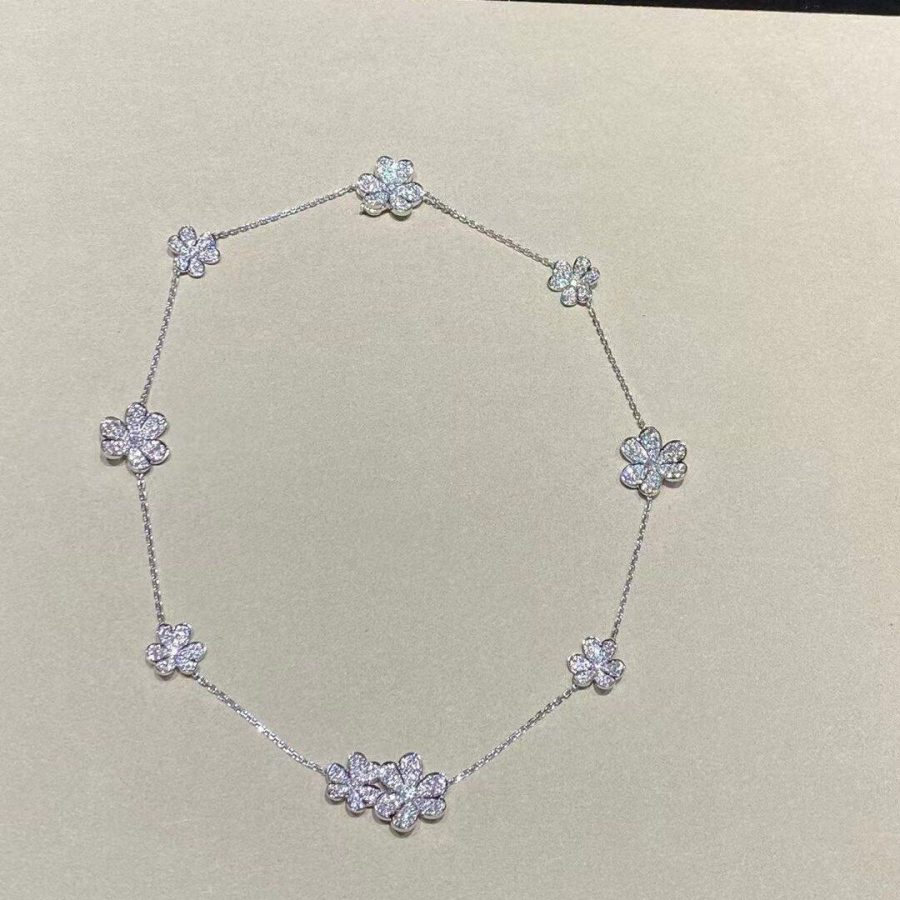 Van Cleef & Arpels Frivole necklace, 9 flowers White gold, Diamond VCARN25400