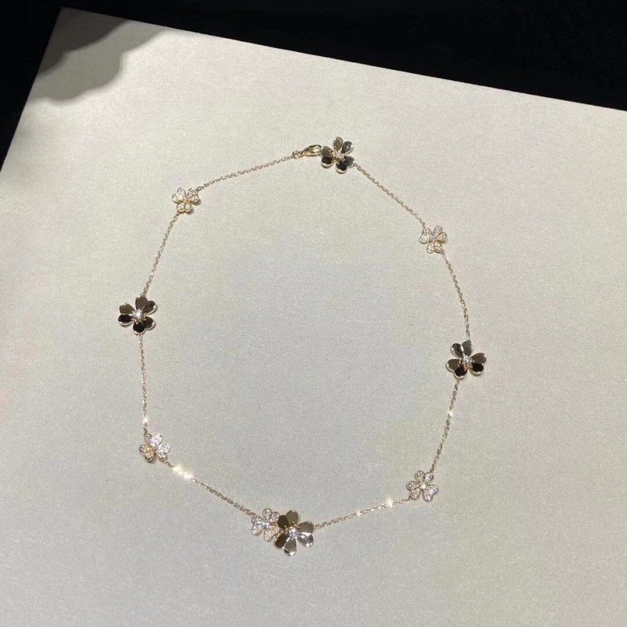 Van Cleef & Arpels Frivole necklace, 9 flowers Yellow gold, Diamond VCARP3W600