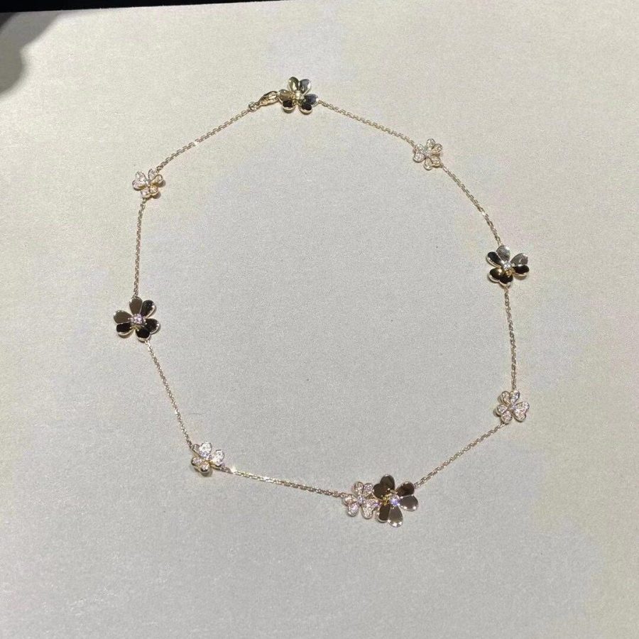 Van Cleef & Arpels Frivole necklace, 9 flowers Yellow gold, Diamond VCARP3W600