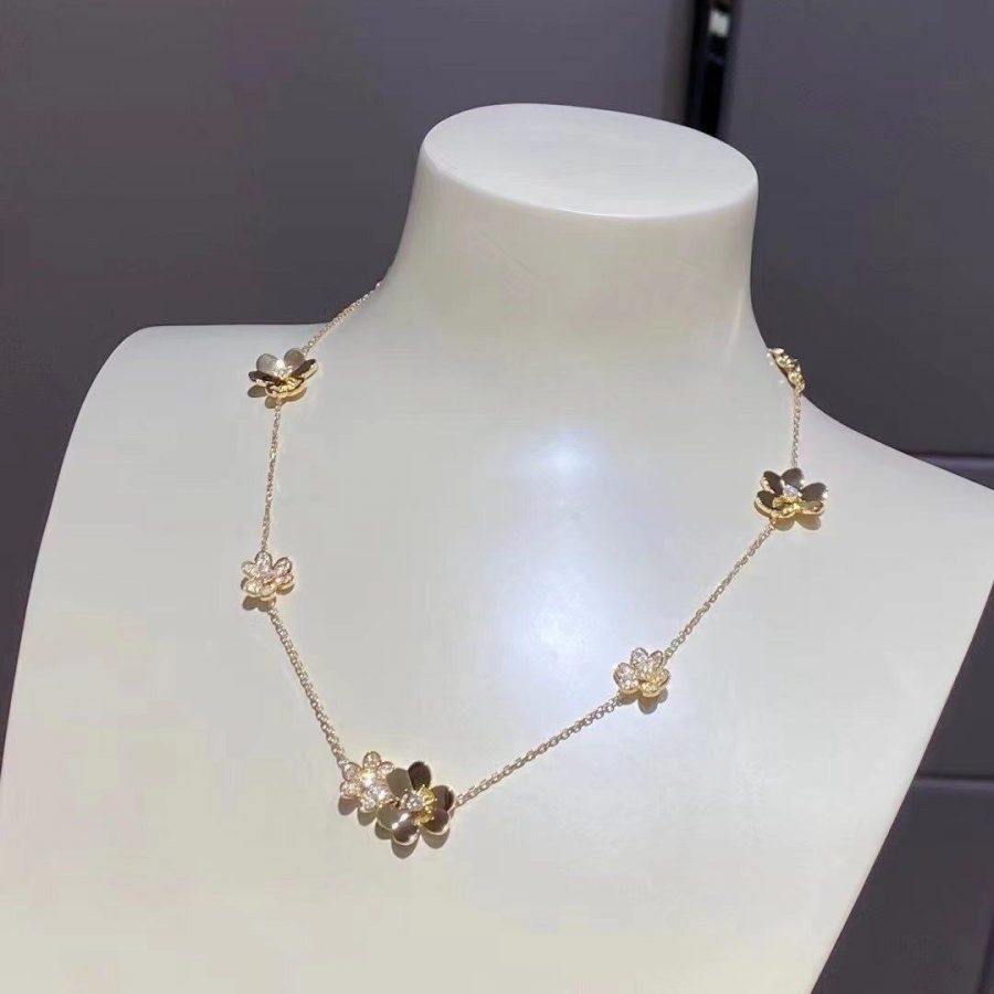 Van Cleef & Arpels Frivole necklace, 9 flowers Yellow gold, Diamond VCARP3W600