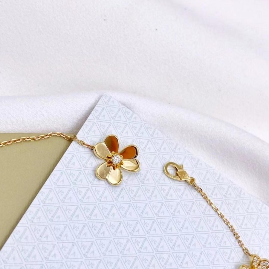 Van Cleef & Arpels Frivole necklace, 9 flowers Yellow gold, Diamond VCARP3W600