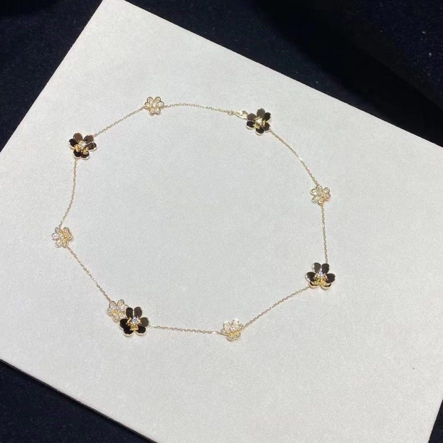 Van Cleef & Arpels Frivole necklace, 9 flowers Yellow gold, Diamond VCARP3W600