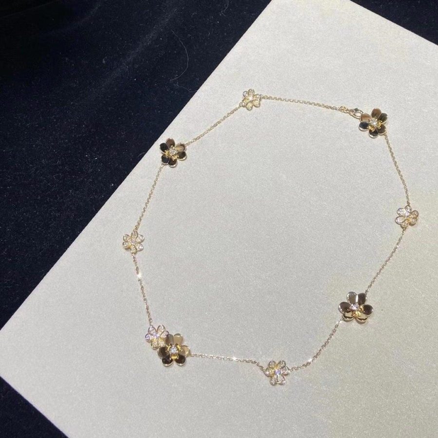 Van Cleef & Arpels Frivole necklace, 9 flowers Yellow gold, Diamond VCARP3W600