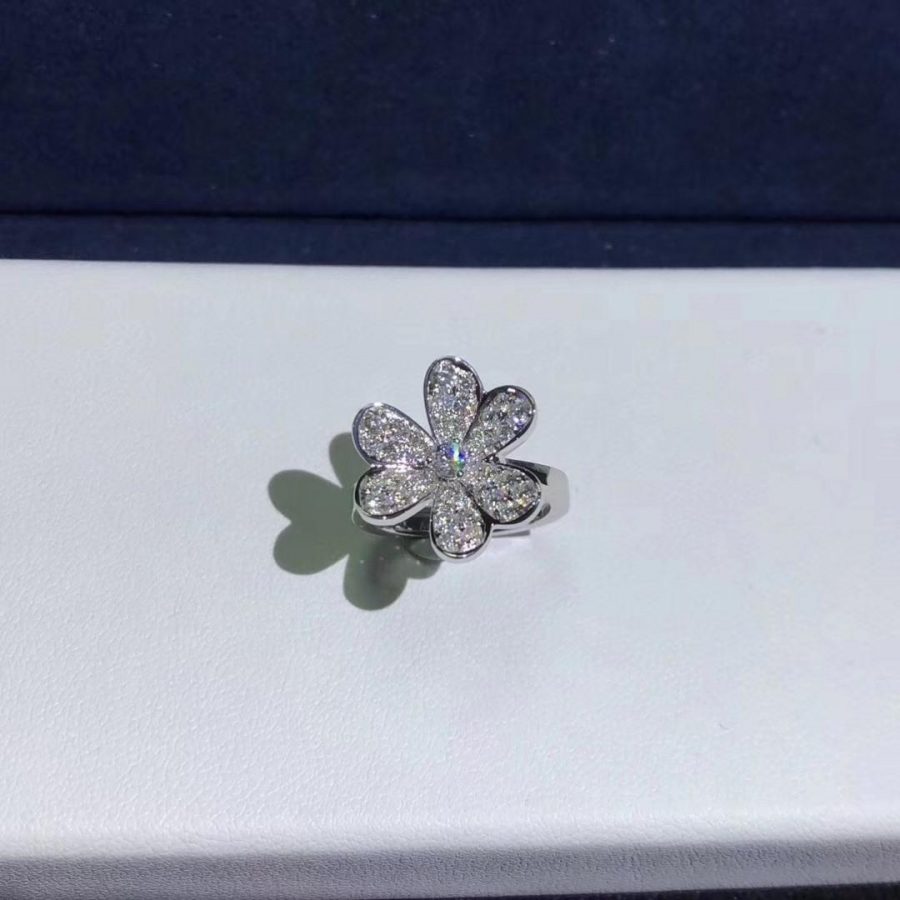 Van Cleef & Arpels Frivole ring, 1 flower White gold, Diamond VCARD31600