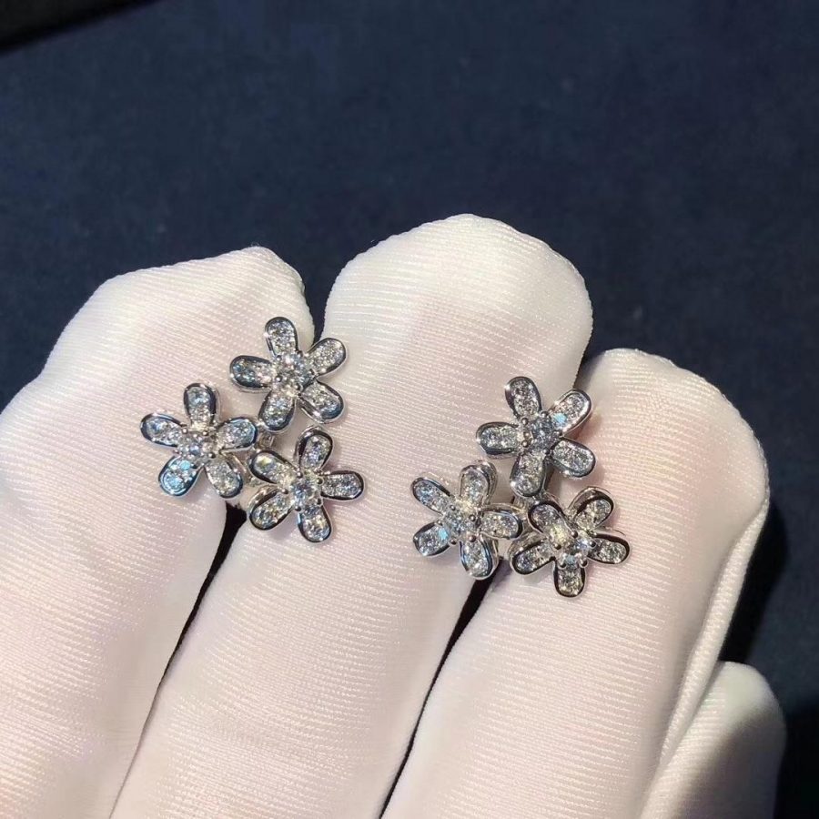 Van Cleef & Arpels Socrate earrings, 3 flowers White gold, Diamond VCARB14300