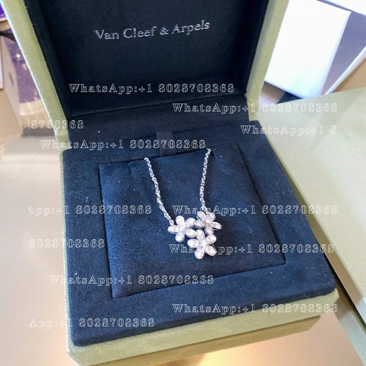 Van Cleef & Arpels Socrate pendant, 3 flowers White gold, Diamond VCARB14900