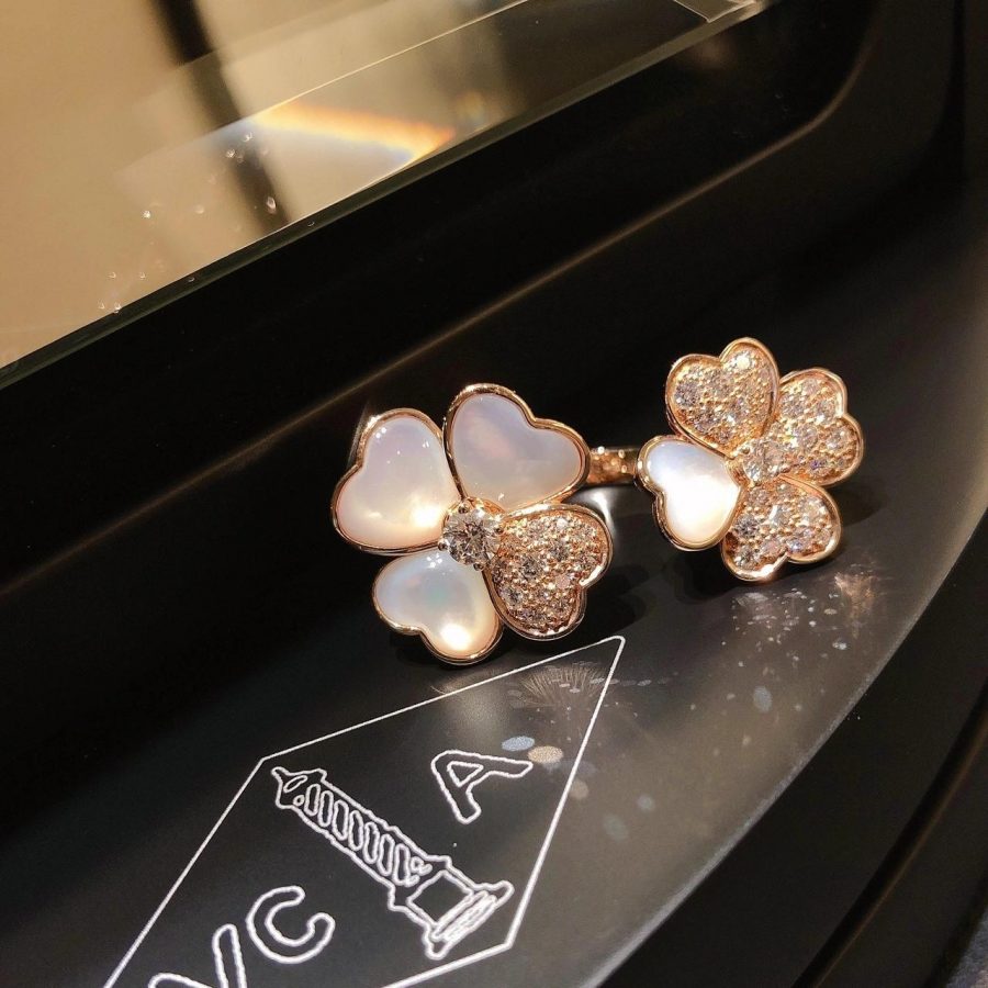 Van Cleef & Arpels Cosmos Between the Finger ring Rose gold, Diamond, Mother-of-pearl VCARO55100