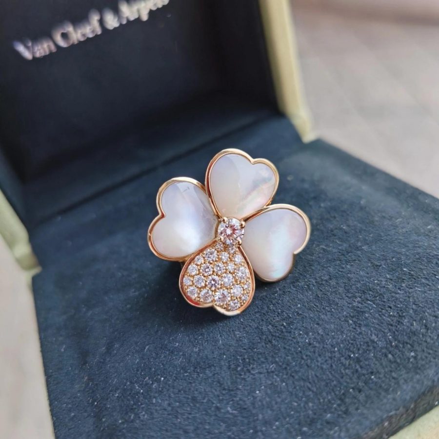 Van Cleef & Arpels Cosmos ring, medium model Rose gold, Diamond, Mother-of-pearl VCARO51Y00