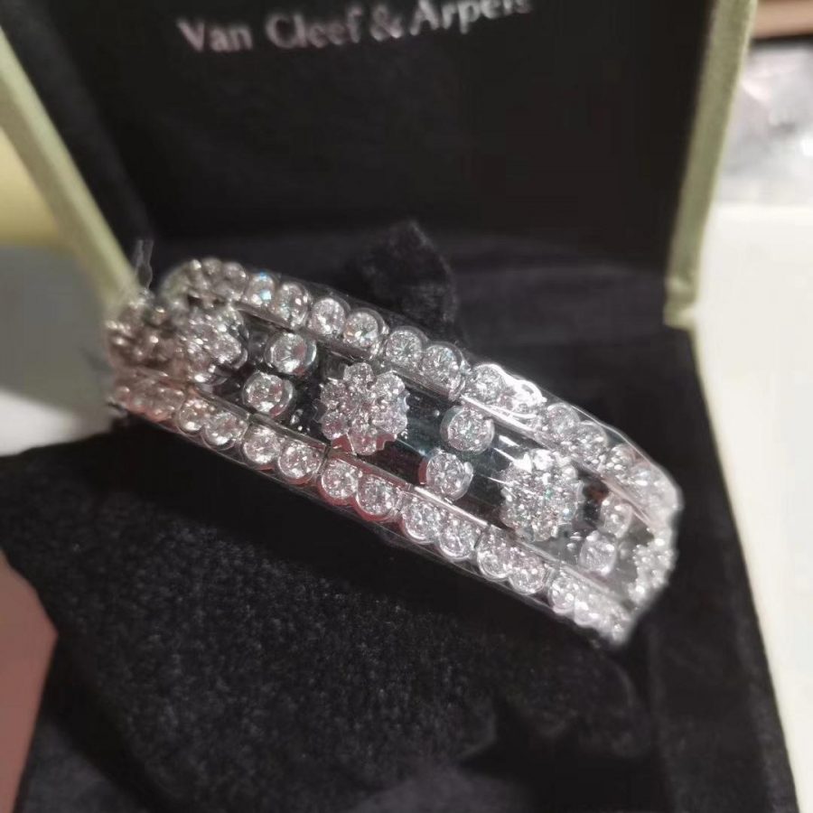 Van Cleef & Arpels Snowflake bracelet Platinum, Diamond VCARO3RH00