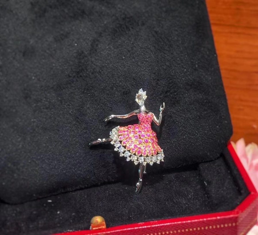 Van Cleef & Arpels Cardinal rose ballerina brooch White gold, pink gold, pink sapphires, diamonds