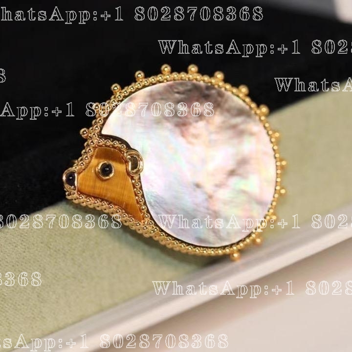 Van Cleef & Arpels Lucky Animals Hedgehog clip Yellow gold, Mother-of-pearl, Onyx, Tiger Eye VCARP2AZ00