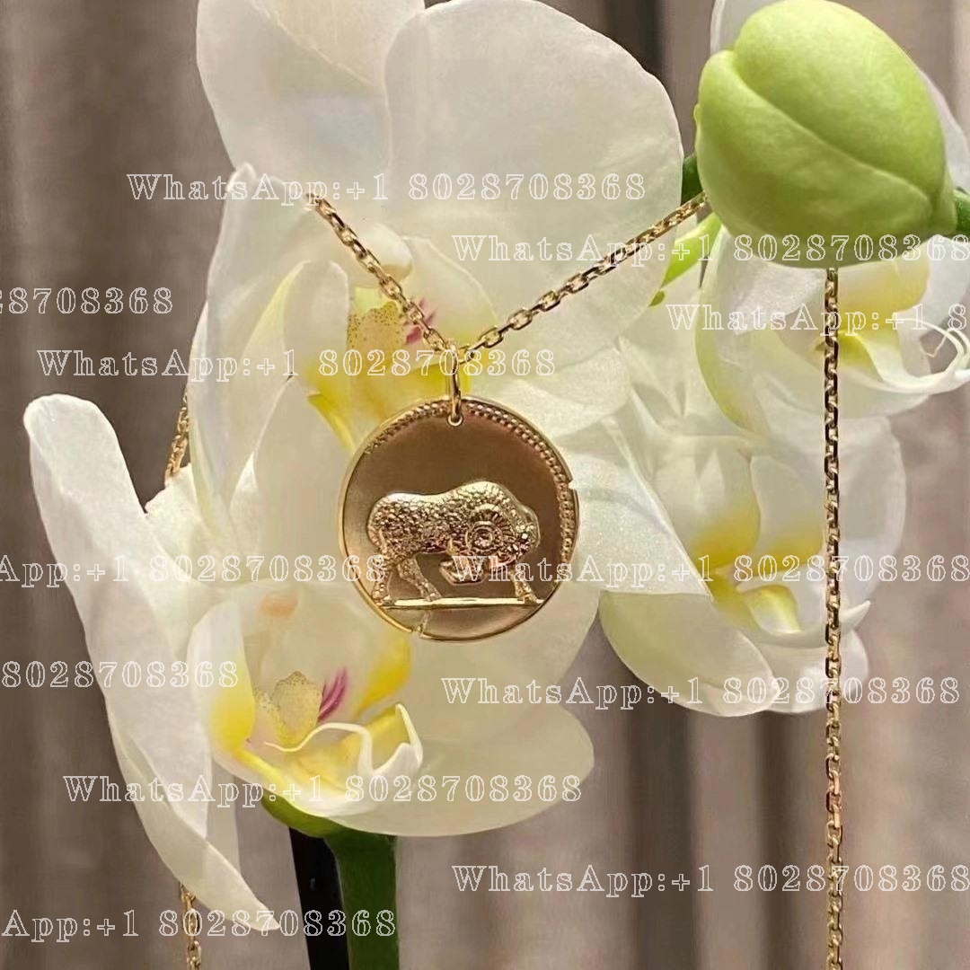 Van Cleef & Arpels Zodiaque medal Arietis (Aries) Yellow gold CARP7SQ00