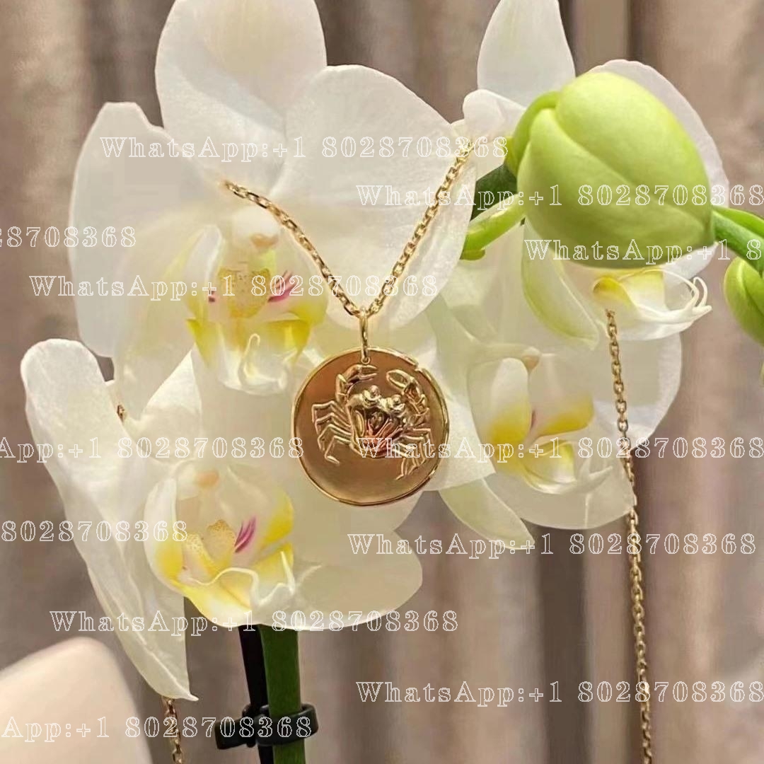 Van Cleef & Arpels Zodiaque medal Cancri (Cancer) Yellow gold VCARP7SX00