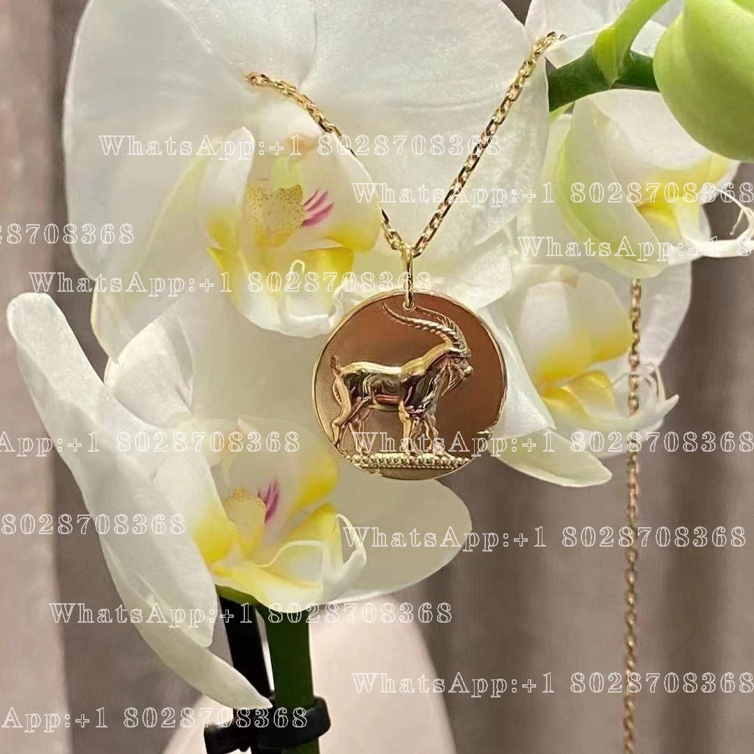 Van Cleef & Arpels Zodiaque medal Capricorni (Capricorn) Yellow gold VCARP7SR00