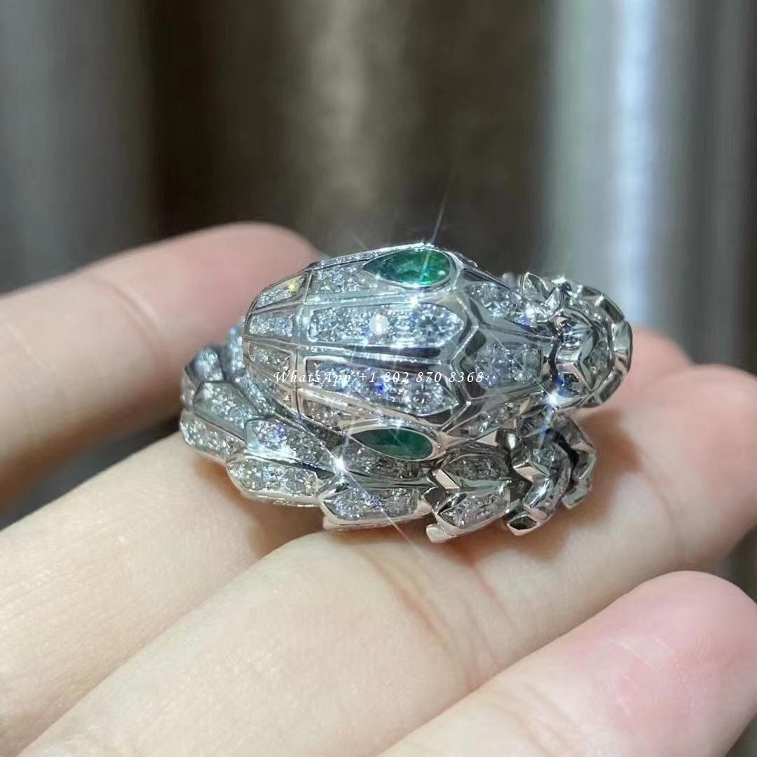 Bulgari Serpenti 18 kt white gold ring set with pavé diamonds and two emerald eyes Ref.: 354697