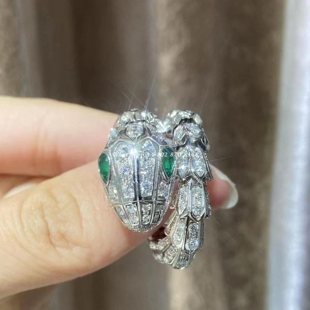 Bulgari Serpenti 18 kt white gold ring set with pavé diamonds and two emerald eyes Ref.: 354697