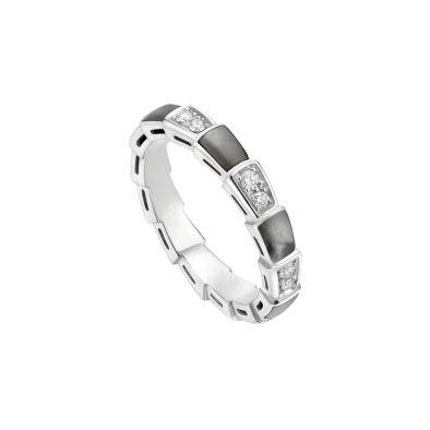 Bulgari Serpenti Viper 18 kt white gold thin ring set with grey mother-of-pear elements and pavé diamonds AN857934