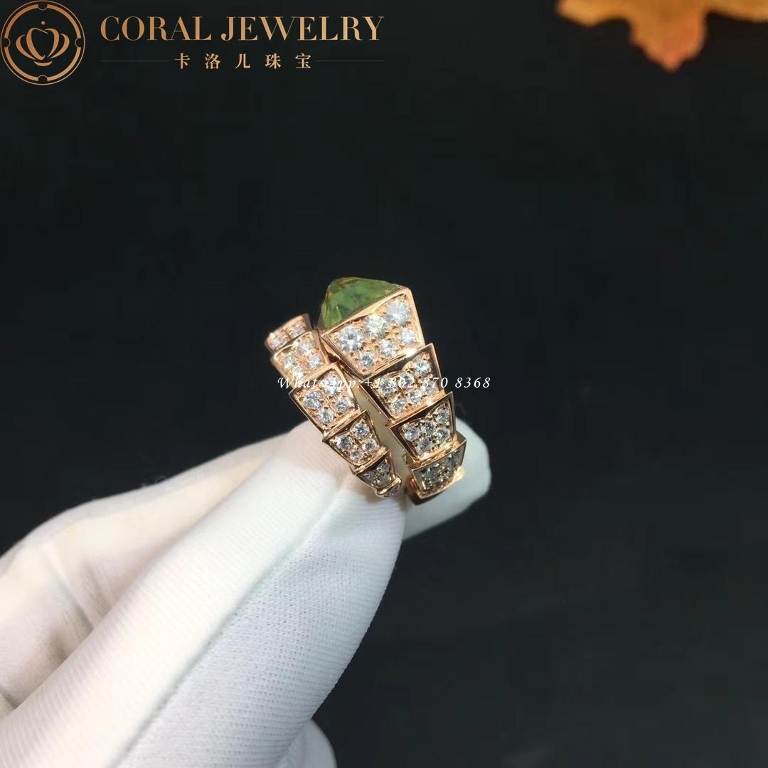 Bulgari Serpenti Viper one-coil ring in 18 kt rose gold, set with peridot elements and pavé diamonds AN856157