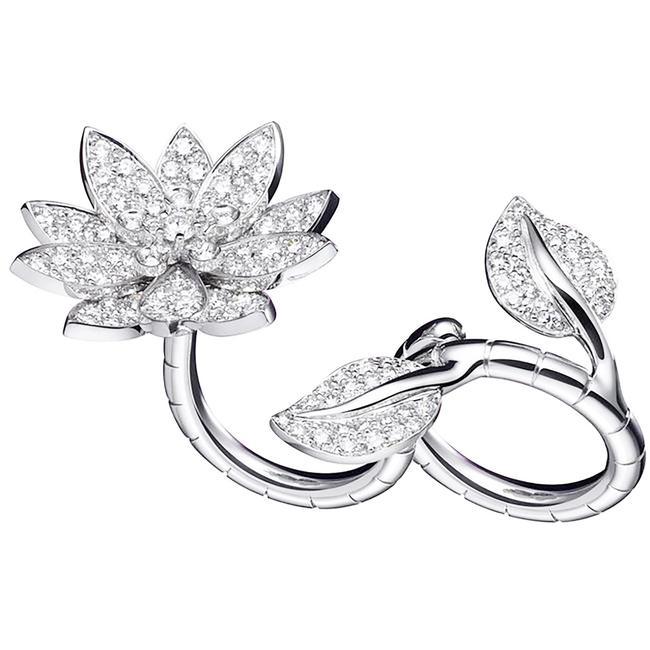 Van Cleef & Arpels Lotus Between the Finger Ring™ White gold, Diamond Vintage Style