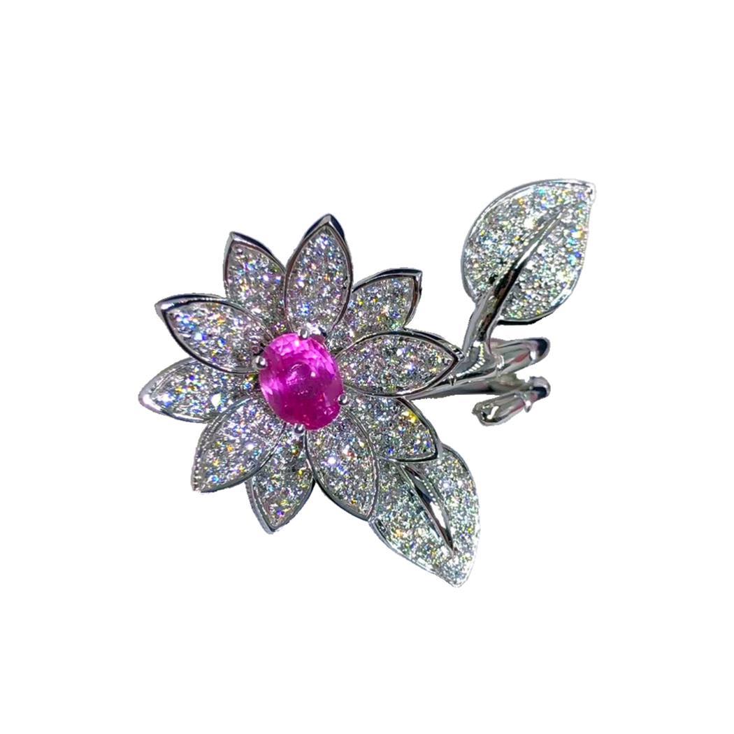 Van Cleef & Arpels Lotus Between the Finger Ring™ White gold, Diamond Custom Ruby