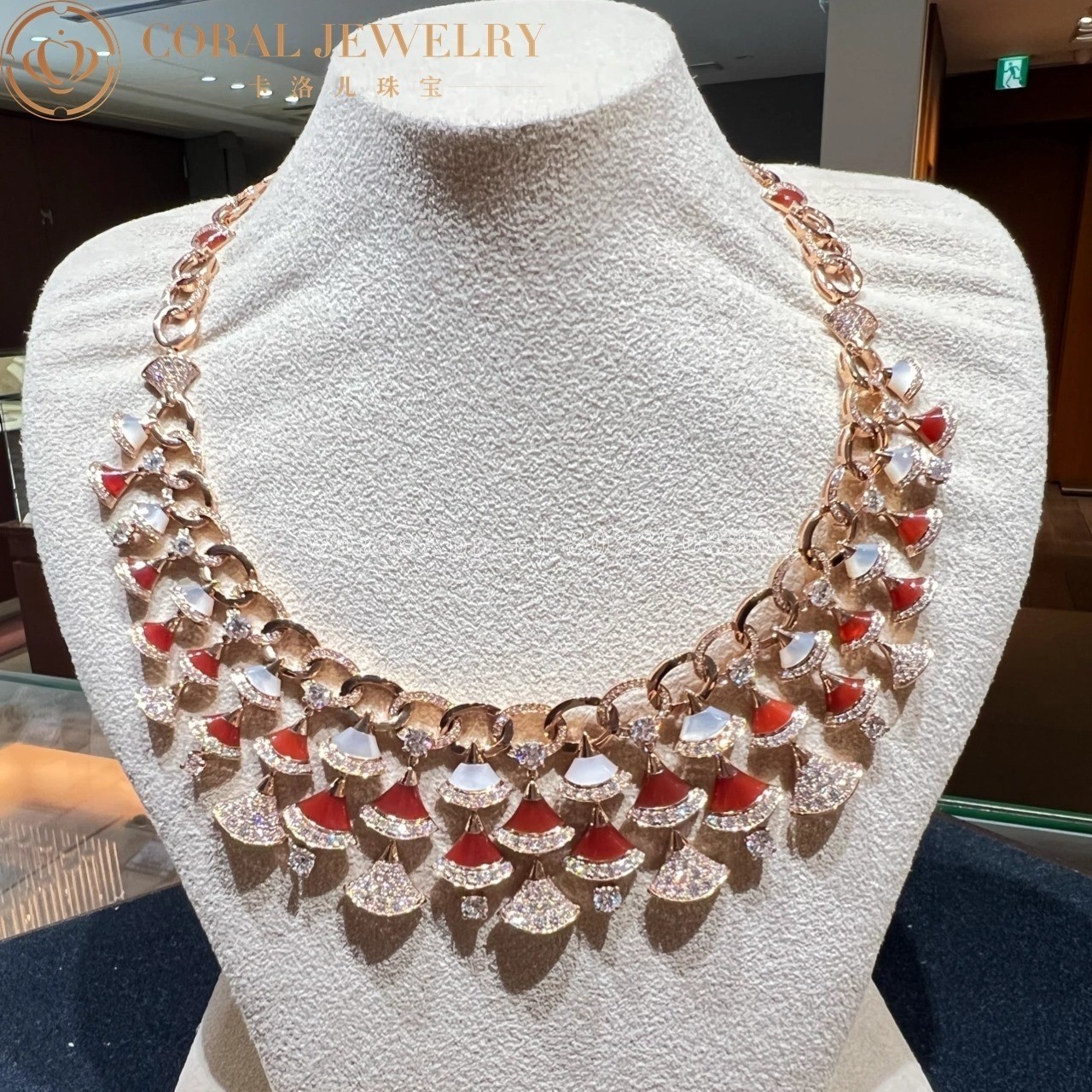 Bulgari Divas' Dream Necklace Rose Gold with Carnelian Mother-of-pearl and Diamonds High Jewelry Ref.: 354092